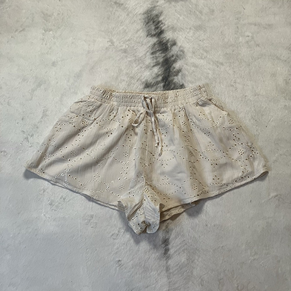 Lush Shorts Womens Size Medium Beige Eyelet Elastic‎ Waist Lined Lightweight